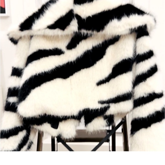 Faux Zebra fur new without tags. - Picture 5 of 6